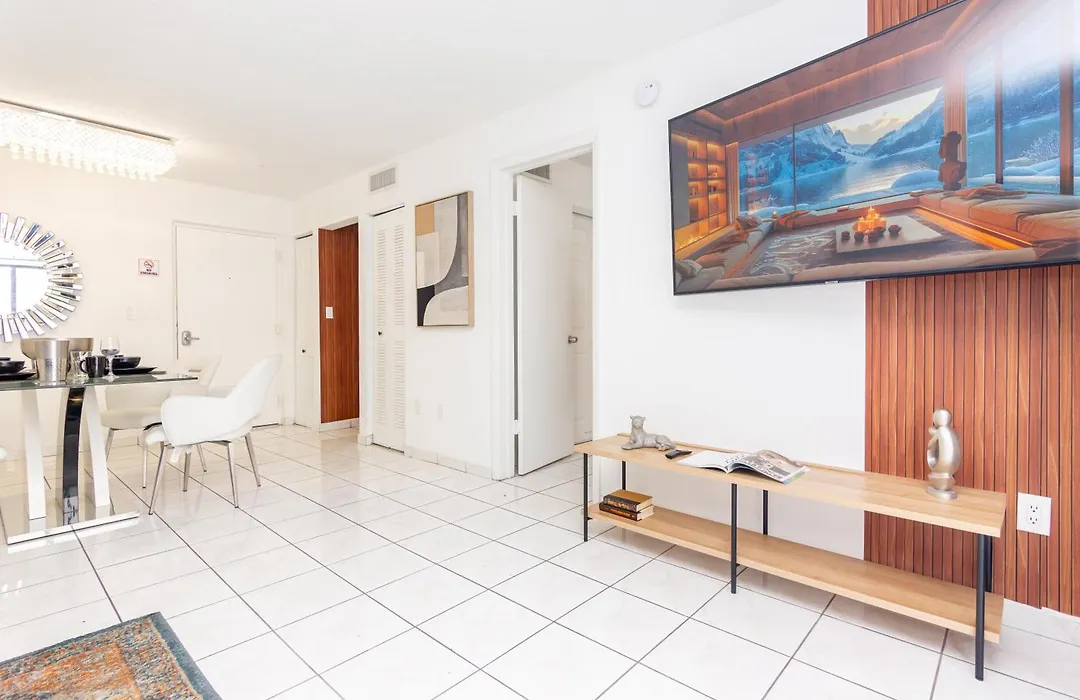 One Bedroom Apartment - With Parking & Balcony - Heart Of Wynwood-1