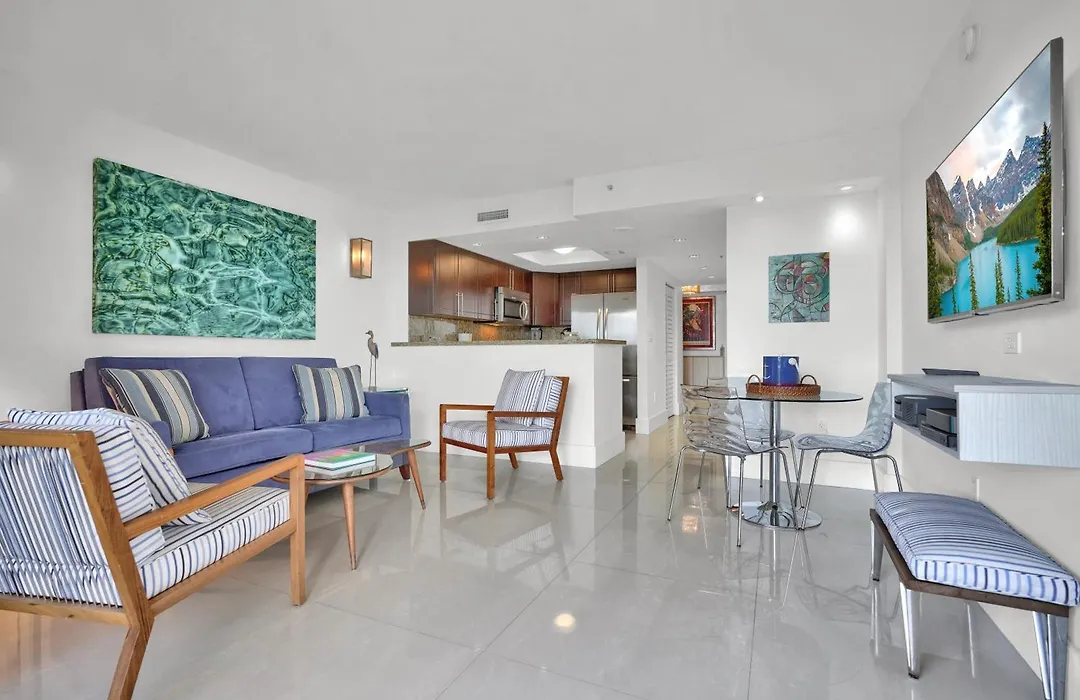 Gorgeous Spacious 2bed 2bath Bayview In Grove-1