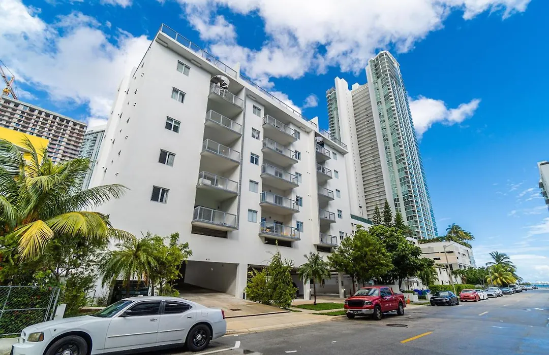 Subtle 2 Bed In Edgewater Near Downtown With Free Parking-1