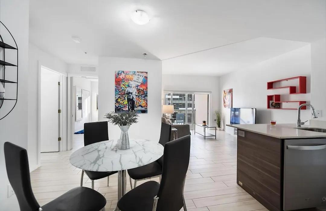 Subtle 2 Bed In Edgewater Downtown With Free Parking-1