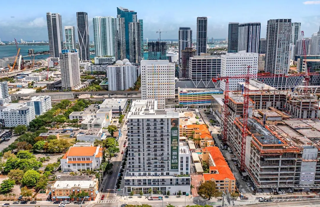 Wonderful Unit In Downtown Miami With Free Parking-1