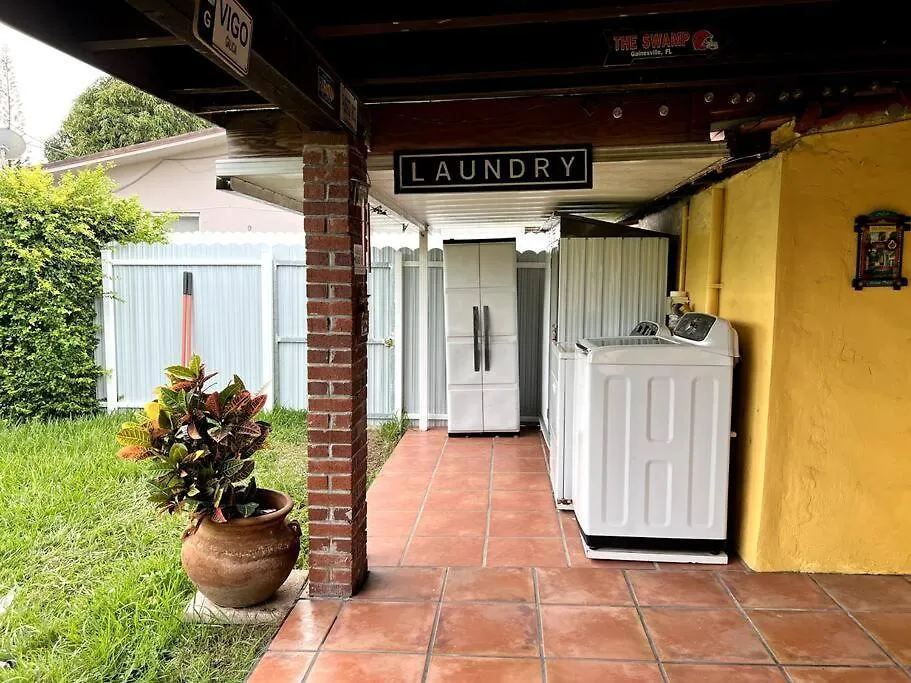 Adorable 2-Bedroom House With Free Parking-1