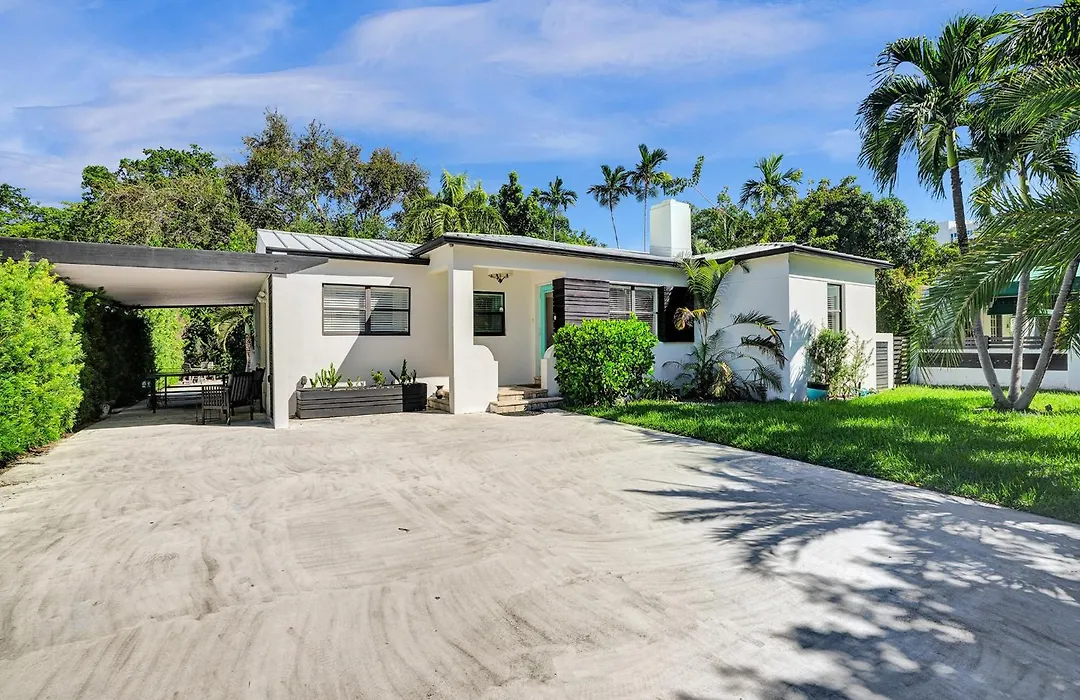 Azzure 10 Mins To South Beach Miami 4 Bedroom Villa-1