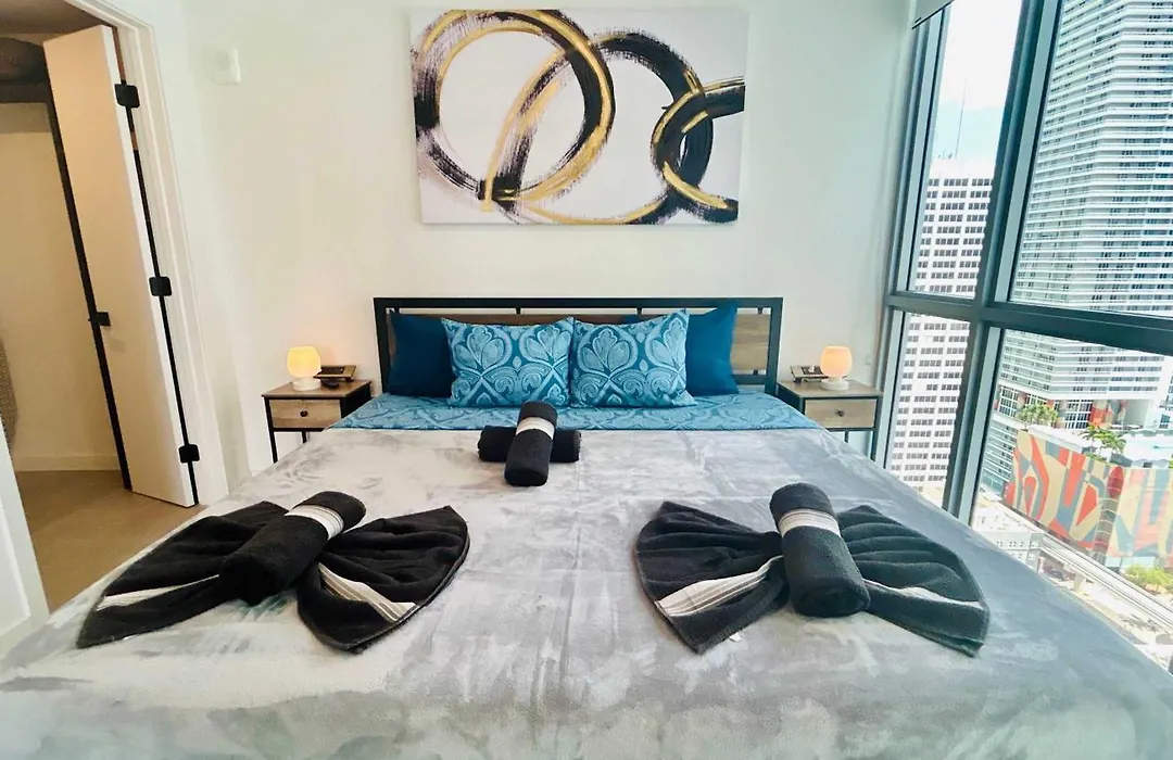 Sky-High Oasis Heated Pool & Gym Miami Skyline Vista-1