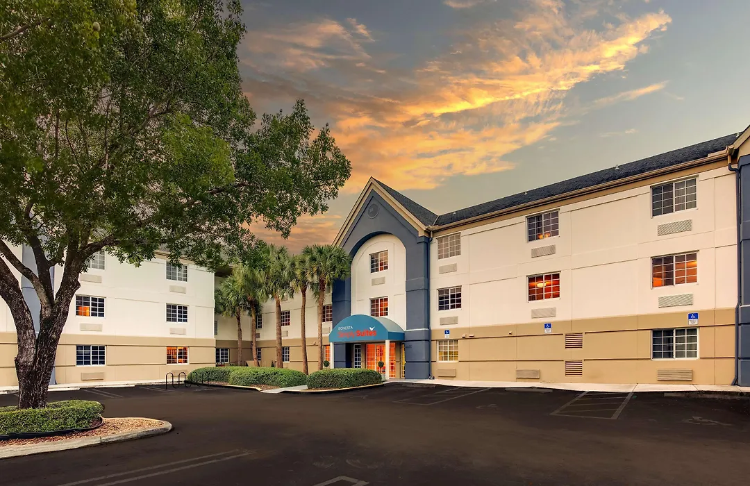 Sonesta Simply Suites Miami Airport Doral-1