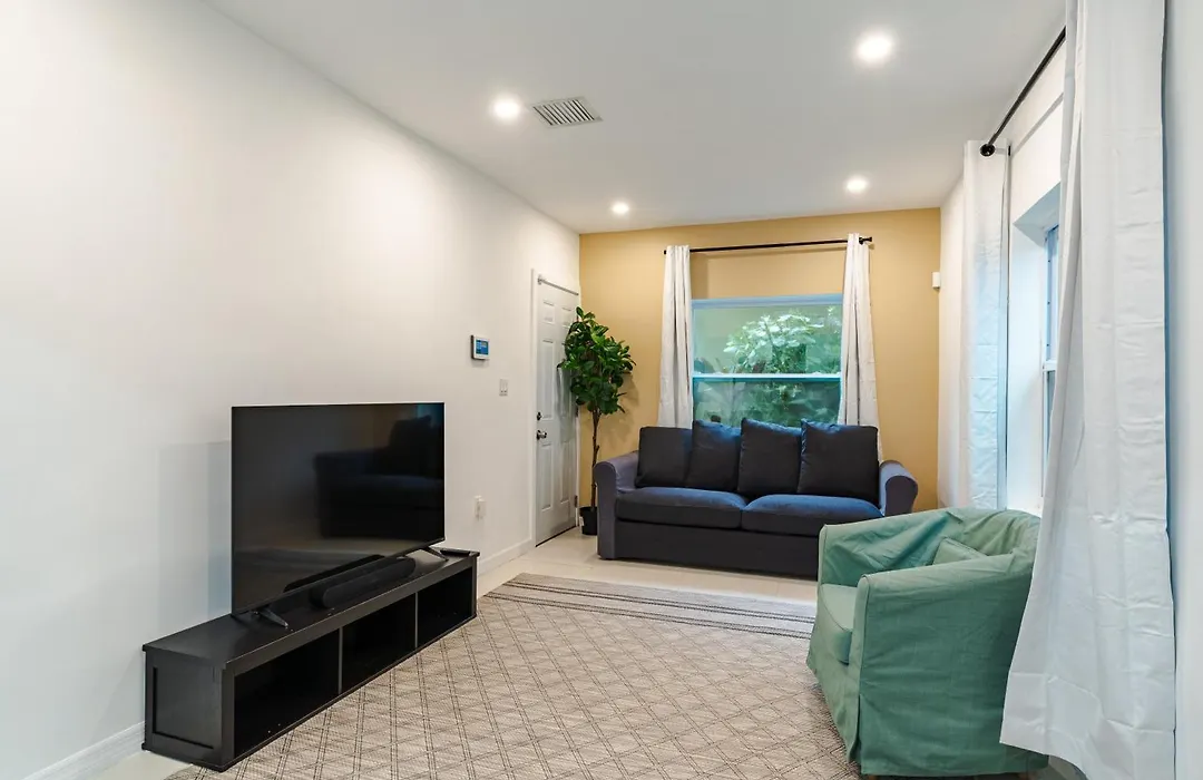 Beautiful, Fully Furnished 2Bed 1Bath House - 5 Minute Walk To Miracle Mile Downtown Coral Gables-1