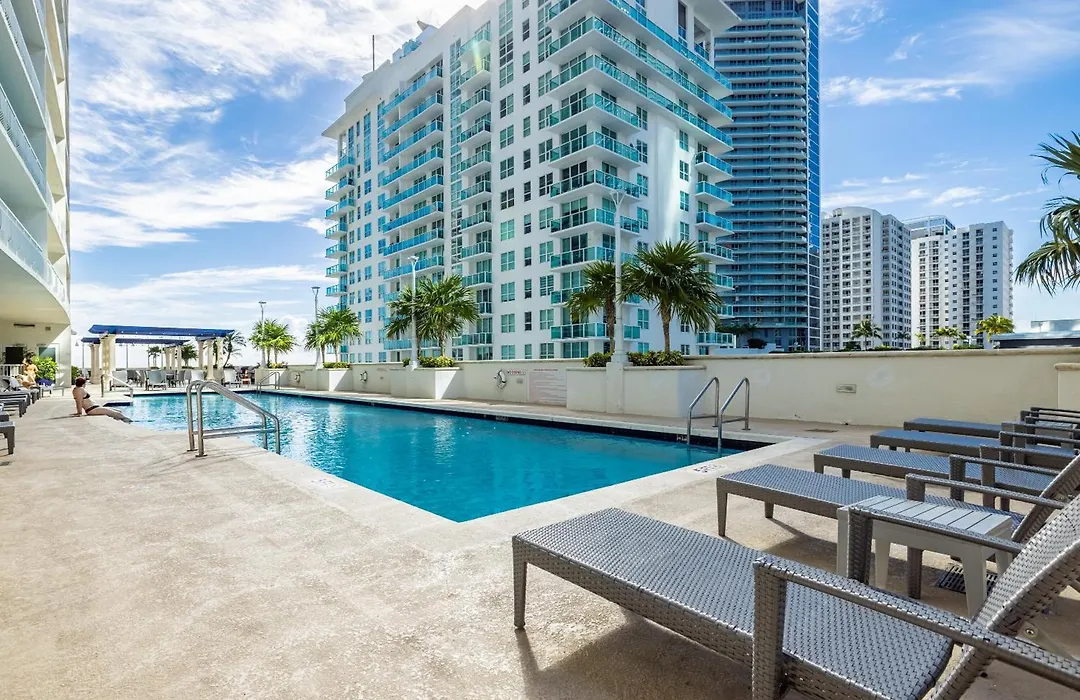 Brickell Apt With Bay Views, Pool, Free Parking-1