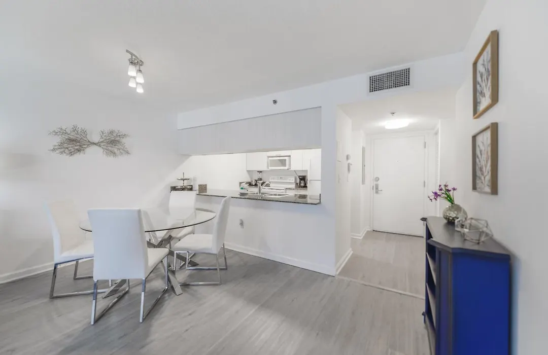 Gorgeous Apartment In Brickell-1