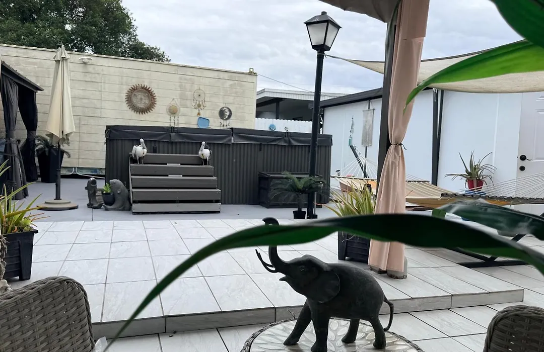 Tiny Place W Private Hot Jacuzzi 7 Min To Miami International Airport-1