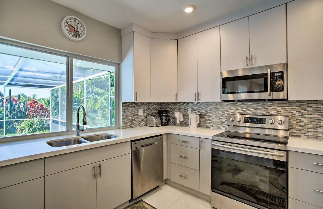North Miami Home With Screened-In Patio And Pool!-1