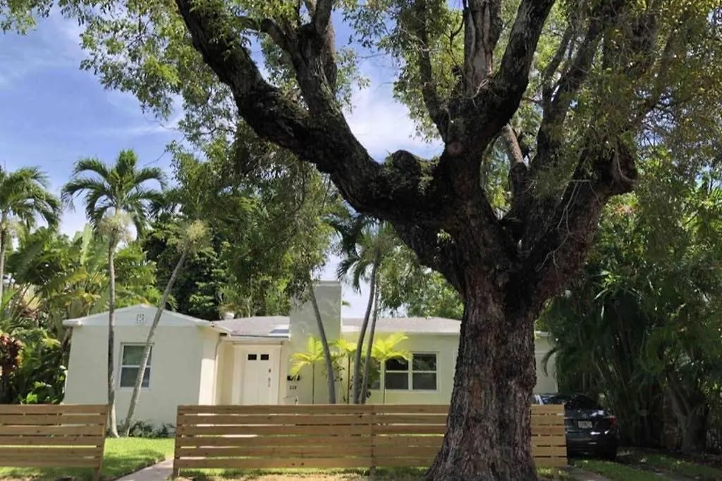 Design District Remodeled 3 Bedroom W Pool-1
