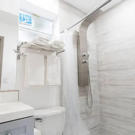 Modern Studio In Heart Of Miami-2