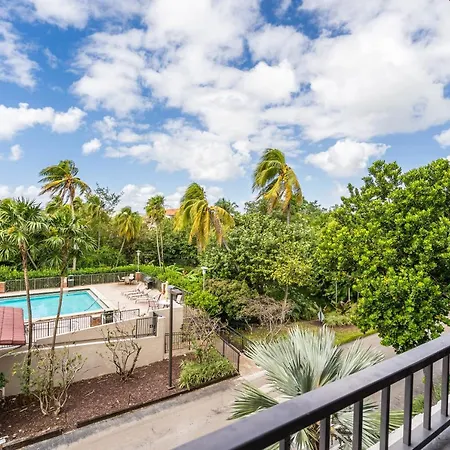 Newly Remodeled - Key Colony Apartment-3