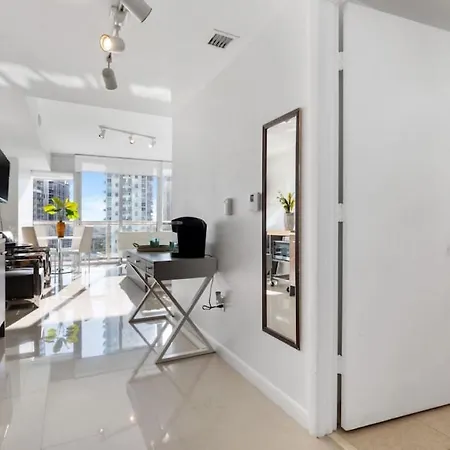 Icon Stunning Studio W Brickell Free Spa-3
