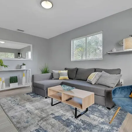 Gated 4Bd 2Bth Design Dist 10-Min To Beach-3