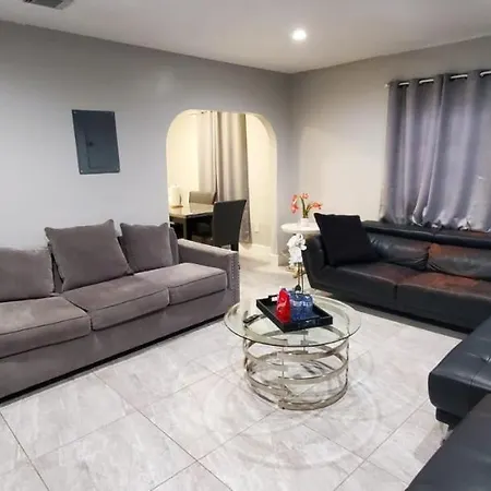Cozy Home Near Wynwood And Miami Airport-3