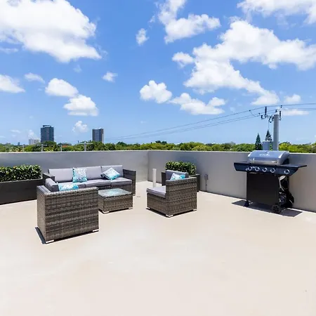 Th01 Luxury Townhouse With Amazing Rooftop & Bbq-2