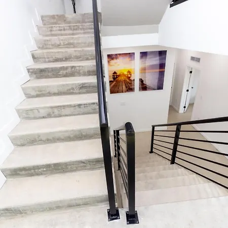 Th01 Luxury Townhouse With Amazing Rooftop & Bbq-3