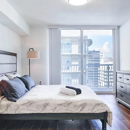 We Host - Stylish Apt At Brickell With Pool-3