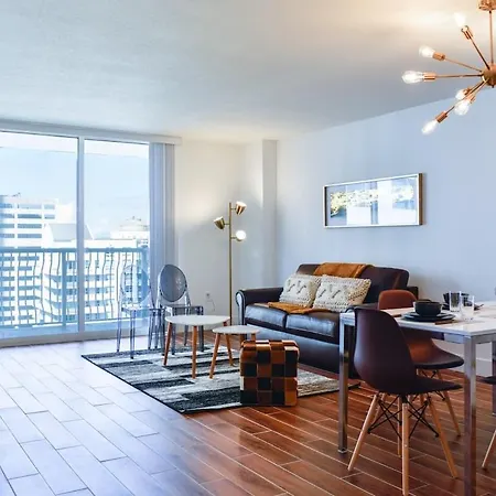 We Host - Stylish Apt At Brickell With Pool-2