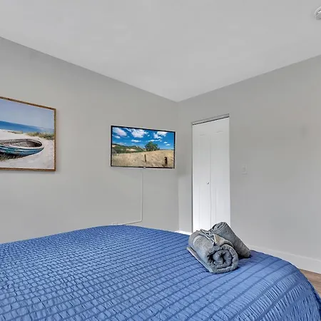 Casa Moderna Gated 4 Bd 3 Bath Home 15 Min To Beach 3041-2
