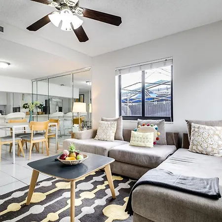 New 2Bedroom 2Bath House With Private Backyard & Jacuzzi-3