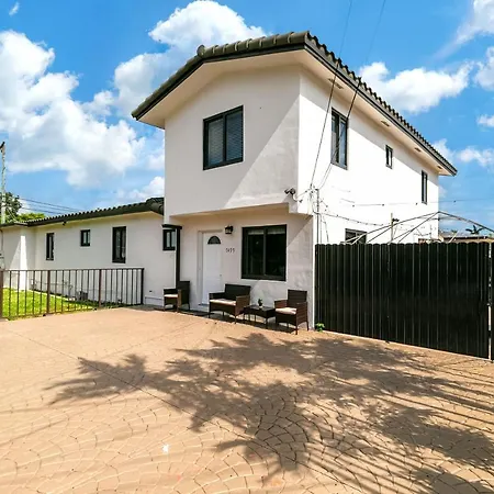 New 2Bedroom 2Bath House With Private Backyard & Jacuzzi-2