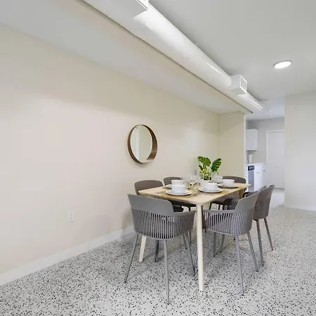 Gorgeous 2 Bedroom Residence Close To Miami Beach 6-3