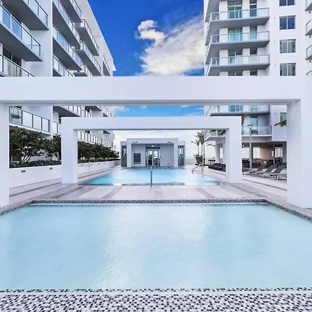 Wynwood Execsuitelux-3