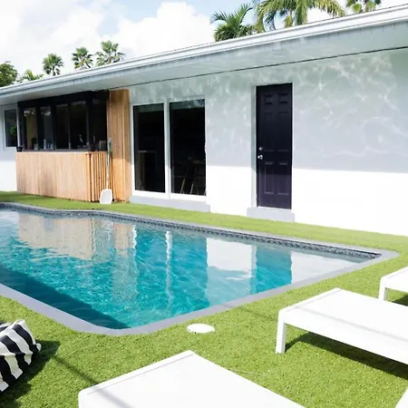 Miami Cozi Villa - Heated Pool & Hot Tub-3