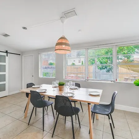 Amazing 3Br House 5 Minutes From Marlins Park-3