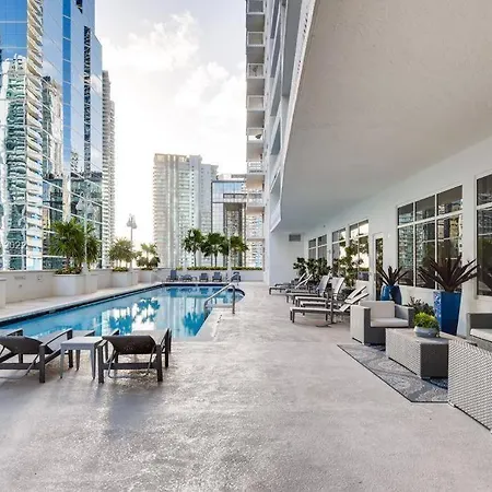 Amazing Location W Parking In Miami-3