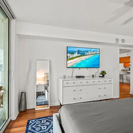 Luxurious 1Br High Rise Condo Brickell-Free Parking-2