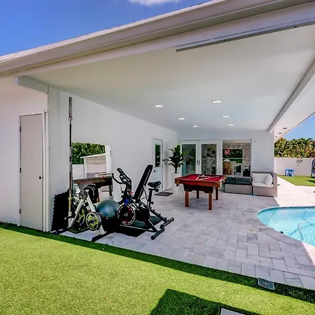 No Live Miami Pool Jacuzzi-3