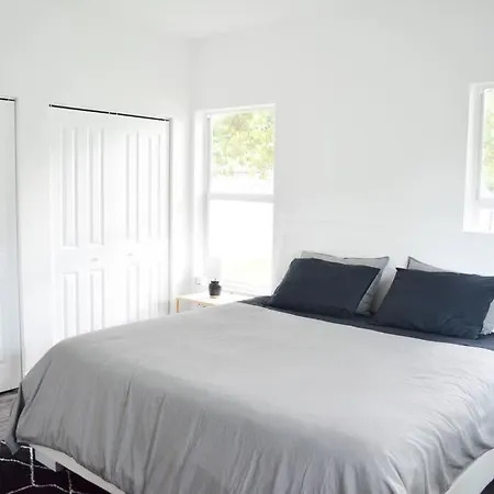 Lovely House! Close To Design District And Wynwood-3