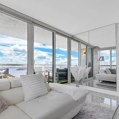 Incredible Waterfront Penthouse With Bay View-2
