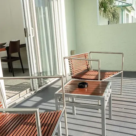 Modern Private Studio - King Bed, Jacuzzi, Balcony And Pool-3