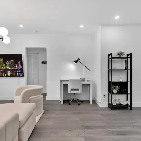 Modern 3Bd Home At Upper Design District With Parking-3