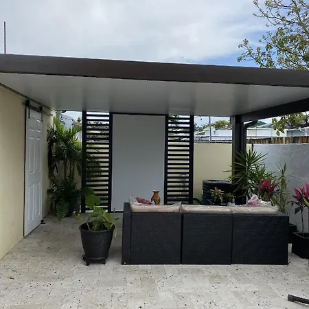 Quiet And Spacious Townhouse In Miami-3