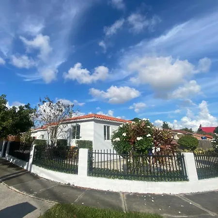 Main House 3 Bed 2 Bath & Guest House 1 Bed 1 Bath-3