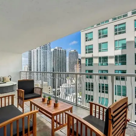 Elegant 1Br Apt W Balcony And Stunning Bay View-2