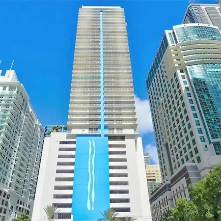Elegant 1Br Apt W Balcony And Stunning Bay View-3