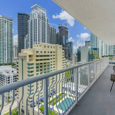 Newly-Renovated Corner 3Br Suite With Balcony And Pool-2