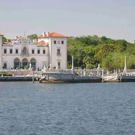 Spacious Tropical Oasis - 1/2 Acre In Heart Of Mia-3