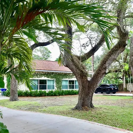 Spacious Tropical Oasis - 1/2 Acre In Heart Of Mia-2