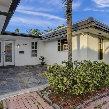 Casa Ria Luxury House & Private Pool Near Aventura Mall-3