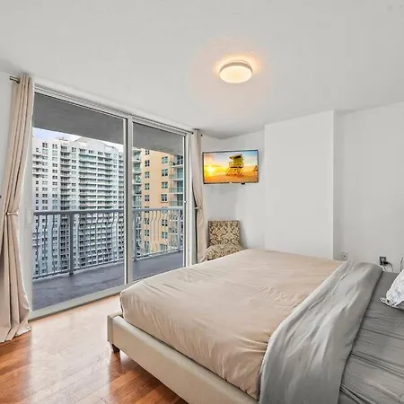 Spacious Ocean View Unit In The Heart Of Brickell-3