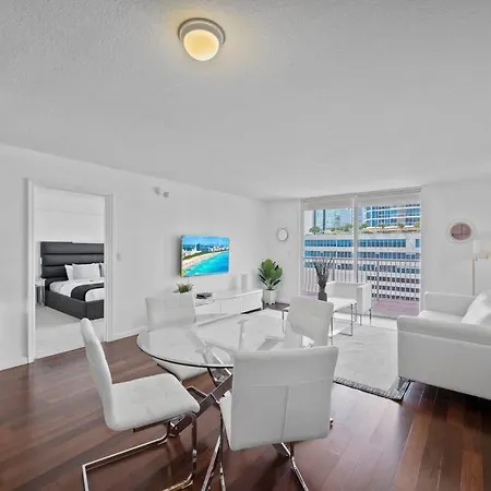 Superb Unit, Centrally Located With Parking-3