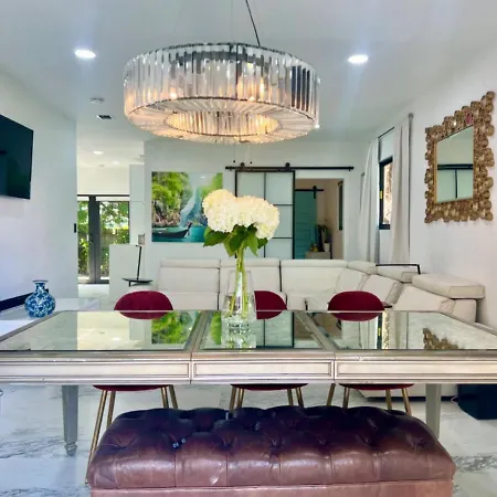 Serendipity Villa -3 Bedroom 2 Baths-Modern!-2