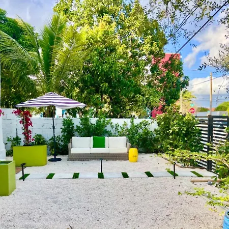 Serendipity Villa -3 Bedroom 2 Baths-Modern!-3